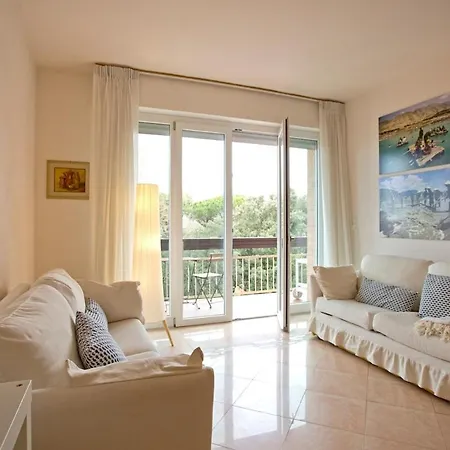 Διαμέρισμα Casa Nica, Comfortable Flat Just 200 M From The Sea Λίντο ντι Καμαϊόρε